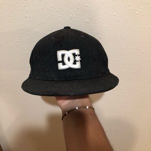 DC - Strapless Hat, 210 Fitted by Flexfit